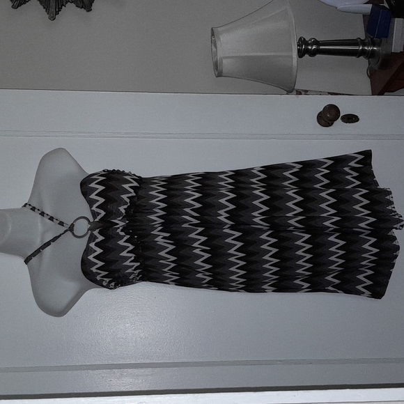 Cute bandeau sundress. Size medium. - Picture 1 of 6